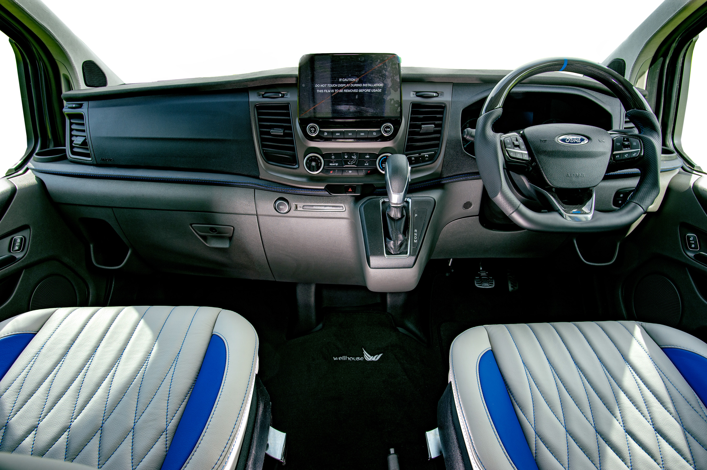Ford tourneo 2025 custom sport interior